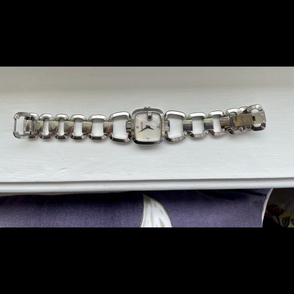 GUCCI
Stainless Steel Mother of Pearl 3 diamond 24mm G-Square Quartz Watch - Picture 5 of 10